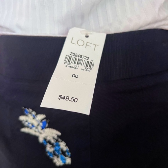 LOFT Sz 00 Navy Bermuda Shorts with Pineapple Embroidery - Picture 5 of 5